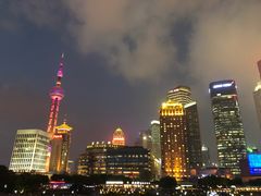 -黄浦江游览十六铺3号码头网红自助餐