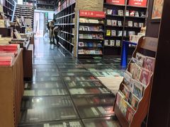 -钟书阁(松江泰晤士小镇店)