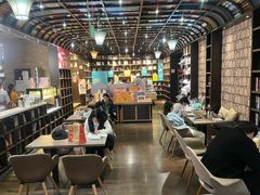 -钟书阁(松江泰晤士小镇店)