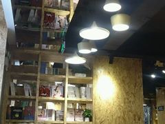 -新华里咖啡书吧(新华书店小寨店)