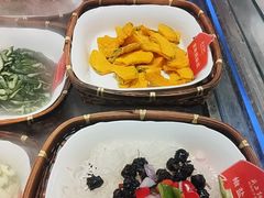 -头上红煨盐鸡·非遗院子餐厅