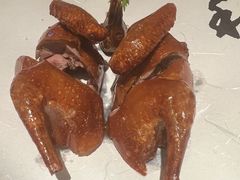 脆皮乳鸽-悦融琥珀·京鲁菜·海味珍品(西单店)