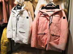 -名创优品(北京新中关购物中心地铁层店)