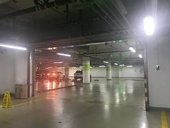 -蓝色港湾停车场