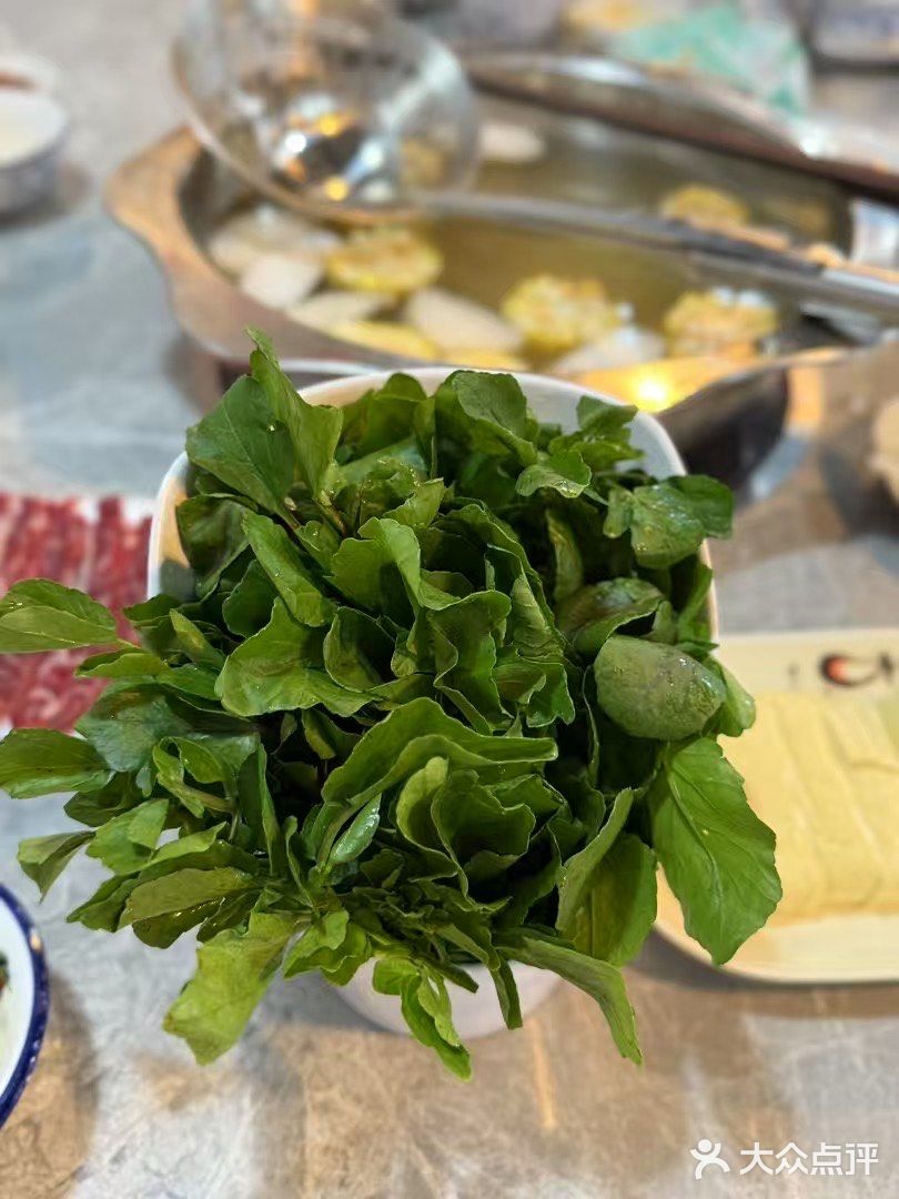 发现一家吃牛肉火锅的宝藏之地。牛肉都是现点先切