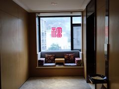 -铂逸梦秦酒店(横店梦幻谷店)