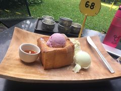 -莓园冰淇淋店