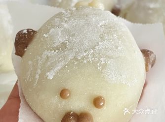 在家做海豹糯米糍 原料： 糯米粉100g，玉米淀粉3