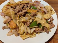酸笋小炒肉-老街坊餐吧