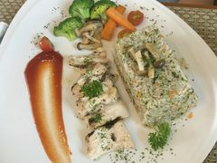 -Chom Cafe and Restaurant
