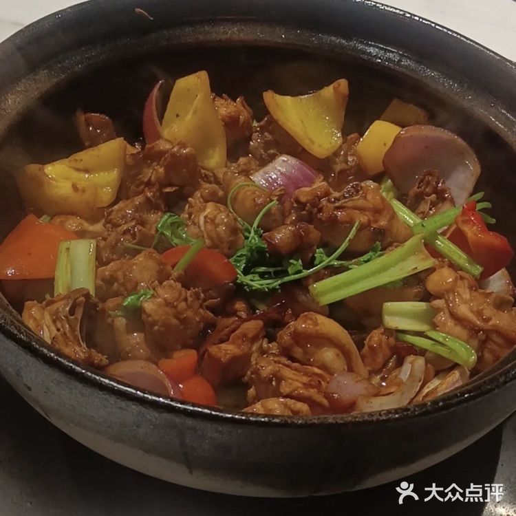 情定香辣煲，辣而不腻！[惊叹][惊叹][惊叹]