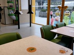 靠窗位-德克士(龙阳广场店)