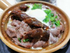 膶腸窩蛋牛肉飯-坤记煲仔小菜(西环店)