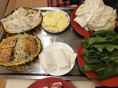 -洞庭洲·防空洞火锅·铜锅涮肉·烧烤(新百广场店)