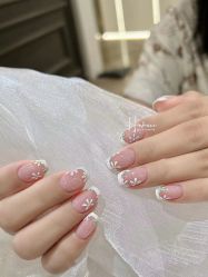 -花岐款式专研健康美甲沙龙