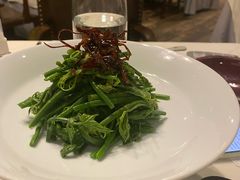 炝油黑皮油鸡枞拌麦瓜尖-泓0871臻选云南菜·味庄