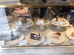 面包甜点陈列柜-大酉·M Coffee(北京美术馆店)