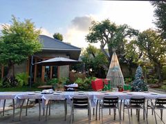 -Chom Cafe and Restaurant