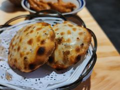 梅干菜鲜肉小烤饼-爬山街·衢州烤饼小卖铺(高新万达店)