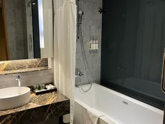 -上海虹桥西郊假日酒店