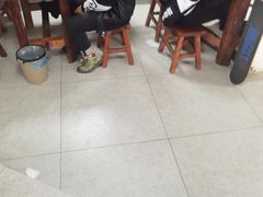 等位区-宝瑞门钉肉饼店