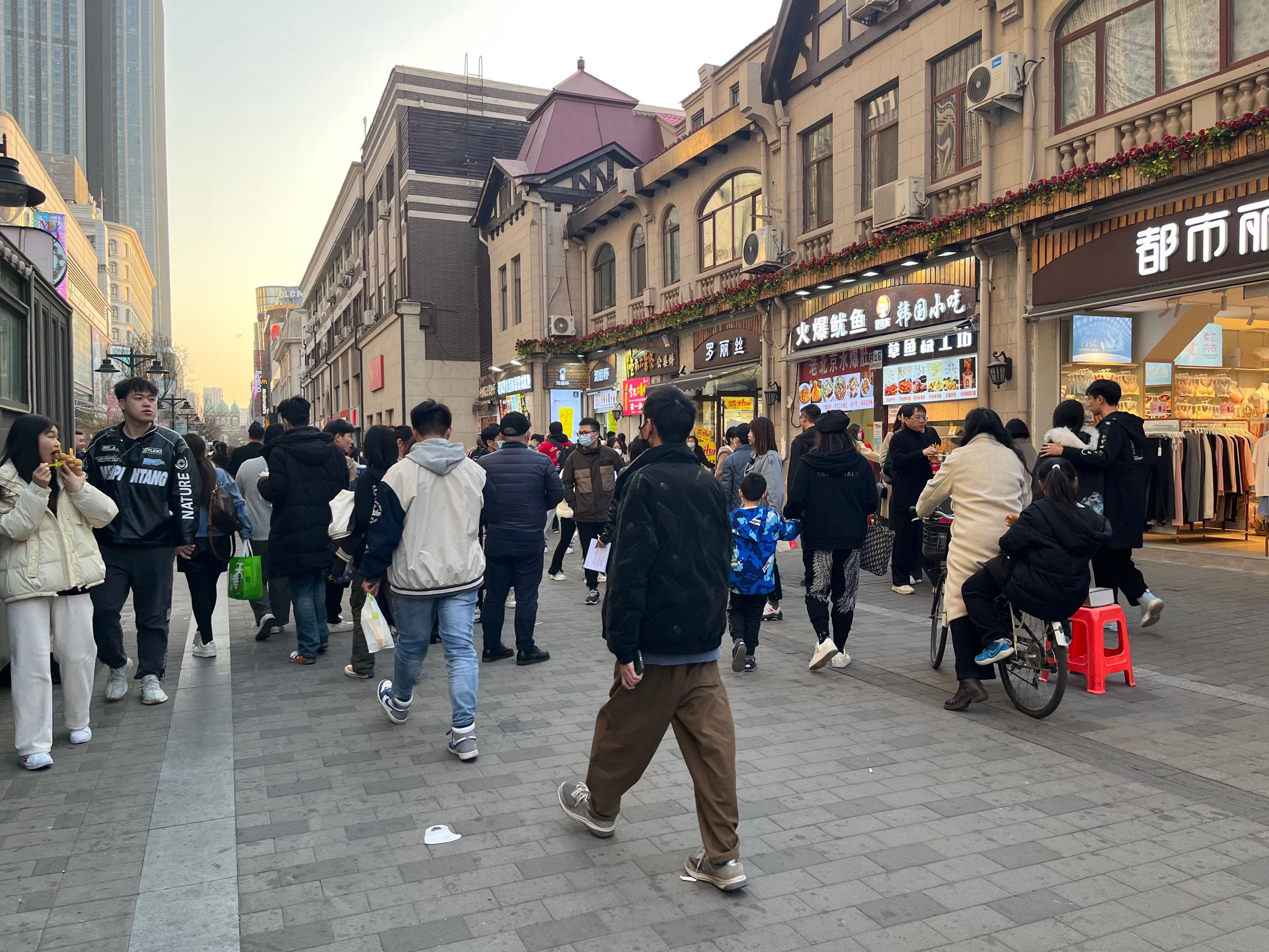 滨江道步行街地铁图片