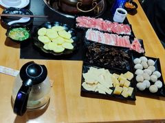 -果松木炭酸菜铜火锅·外婆参鸡汤