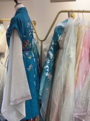 -一揽芳华汉服旗袍体验馆(拙政园店)