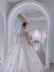 -艾米丽婚纱礼服