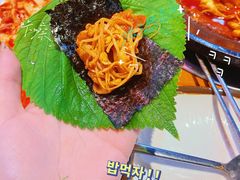 紫苏叶-红辣椒八爪鱼特色韩国料理