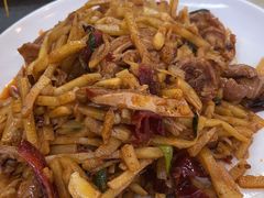 酸笋炒肥肠-红鼻子桂林米粉(金唐新光界店)