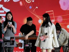 -广州白马服装市场