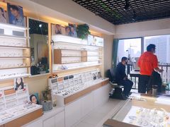 -视野联行眼镜·蔡司授权店(长白万象汇店)