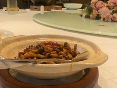 -鞍山大白鲨美食酒店