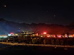 -百里峡七彩艺术小镇