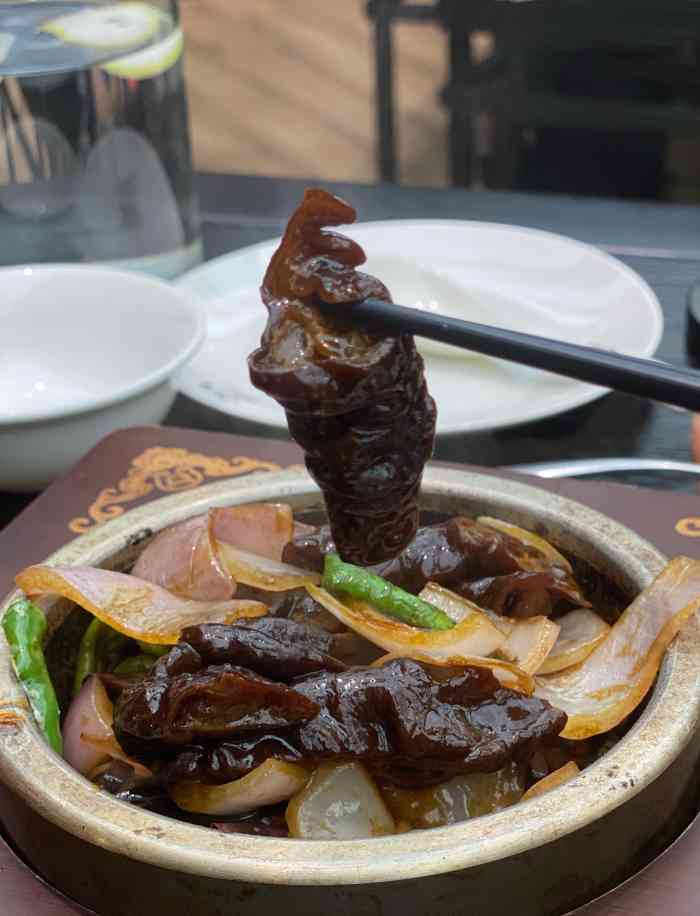 知味观(高银街店)-"服务还是较周到的,菜品还过得去,上菜速度.