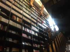 -钟书阁(松江泰晤士小镇店)