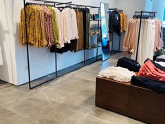 -URBAN REVIVO(上海中庚漫游城店)