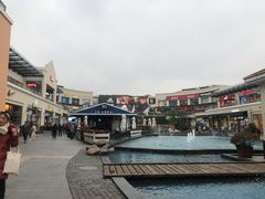 -奥特莱斯停车场