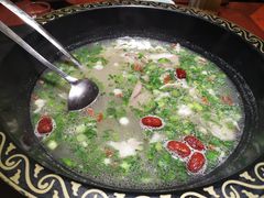 招牌带皮羊肉锅-茸梅路右拐龙虾-农家菜(松江店)