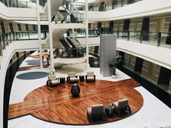 -上海滴水湖皇冠假日酒店