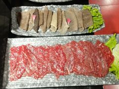 毛肚&nbsp;&nbsp;鲜切牛肉-渝利重庆火锅