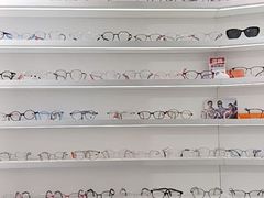 -美式眼镜·授权蔡司.依视路.尼康.豪雅.明月(南翔印象城店)