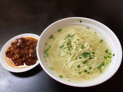 经典辣酱面-白玉兰食品(汇联商厦店)