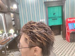 -海文先生国潮烫染男士理发馆