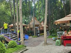 -二荆条·蜀鲜汇城市森林火锅