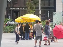 -詹爷爷乌节路街头冰淇淋