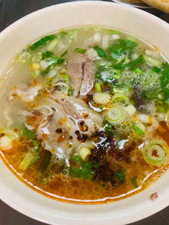 龙门李家三旦羊肉汤馆-"我和朋友去洛阳玩,专门查了地址来这里吃饭.