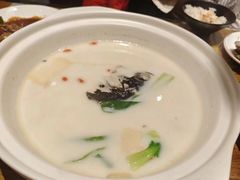 -泉畔人家·老济南经典鲁菜(大明湖店)