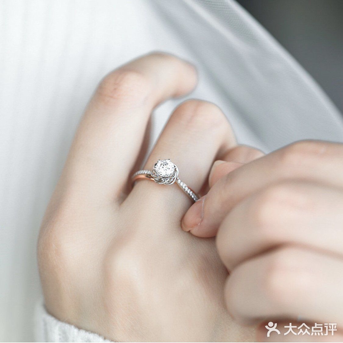 生日礼物变成男友定制的求婚钻戒，坐标成都